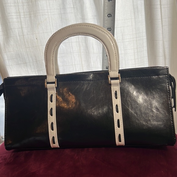 Black & White handheld purse white handles zipper closure 12” x 4” x 5” handbag - Picture 12 of 12